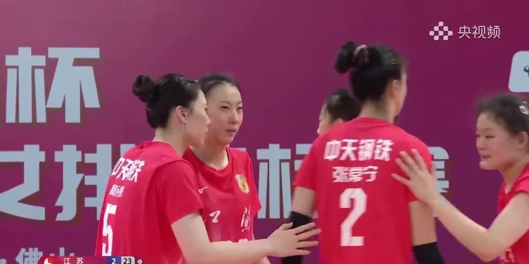 2025年全国女子排球锦标赛昨日产生了八强，第一名山东女排，第二名辽宁女排，