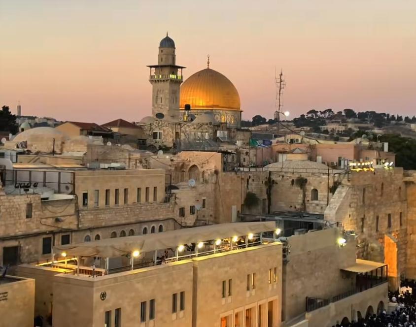 捅了马蜂窝！以方强闯伊斯兰圣地，引爆伊斯兰怒火，8国联手声讨。 4月23日，