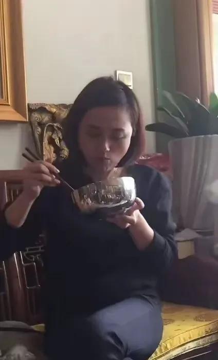 朱媛媛的外甥女说，大姨丧事办的非常简单，没有通知任何人，5月20日火化，我们亲