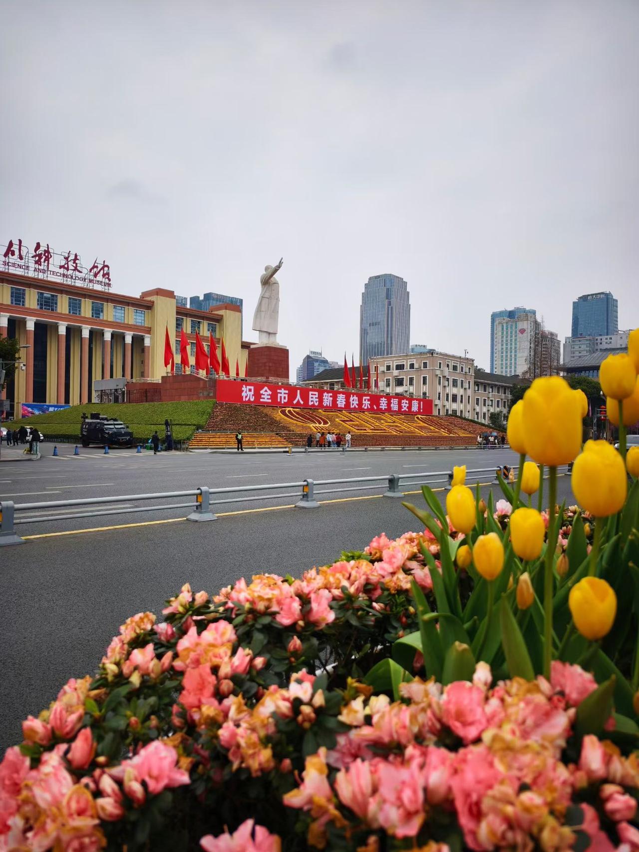 大年初二，大美成都，天气晴朗，阳光明媚。到天府广场闲逛，感受一下过年的氛围。