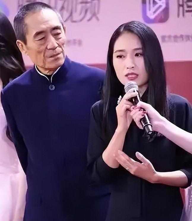 张艺谋的女儿张末曾写道：“我到现在也不明白，像巩俐这样的大明星，她和我爸爸在一起