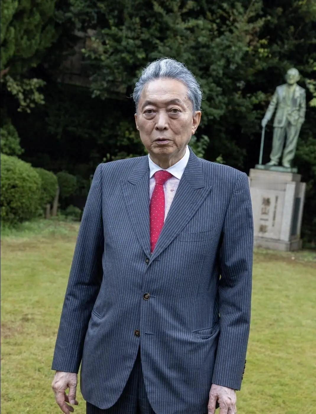 昨晚跟一个研究中日关系的老大哥喝酒。他抿了口白酒，突然摇头感慨说。你知道当年咱们