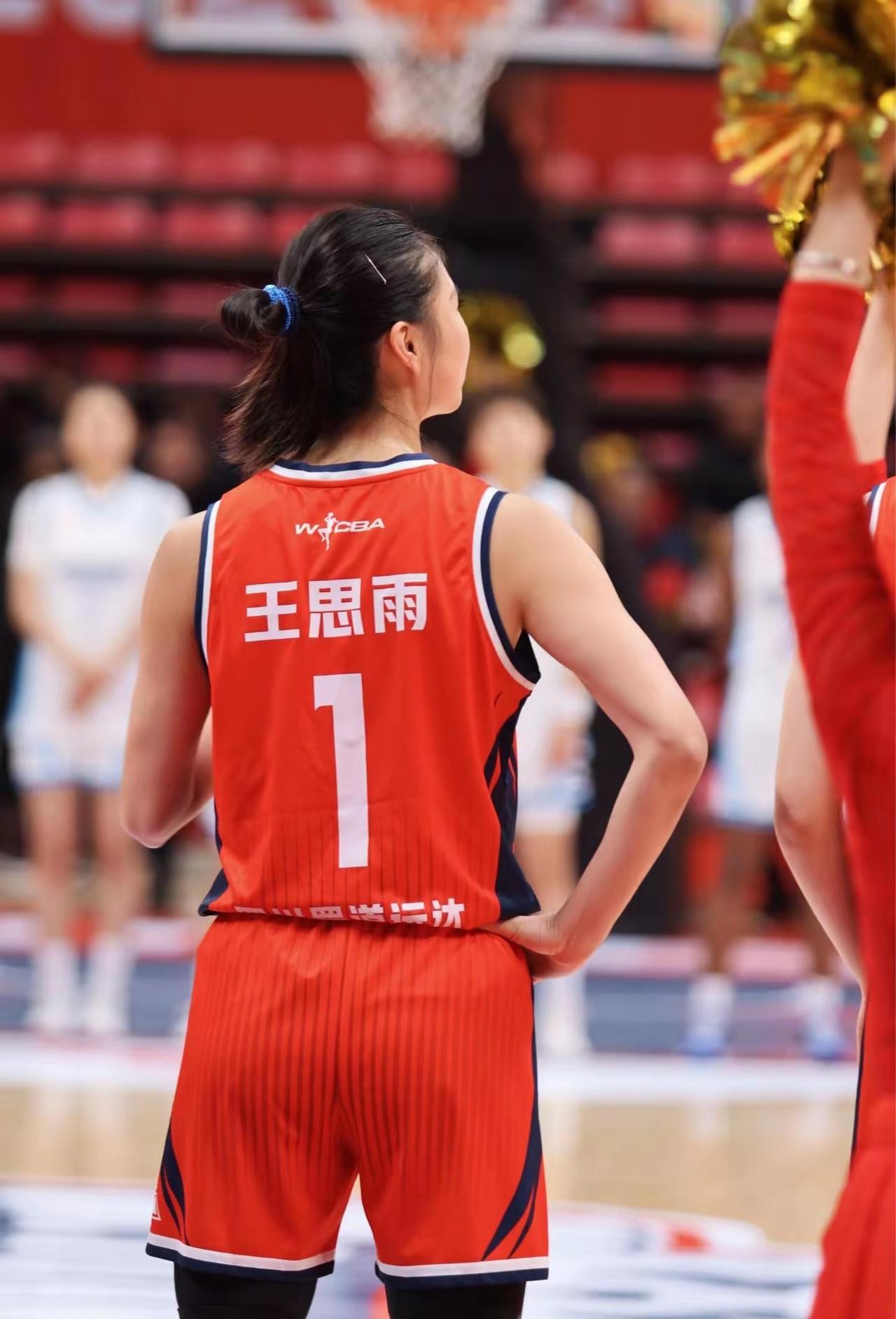 WCBA目前在助攻榜上前十名的队伍排在第一的是四川女篮，场均有24.7次助攻