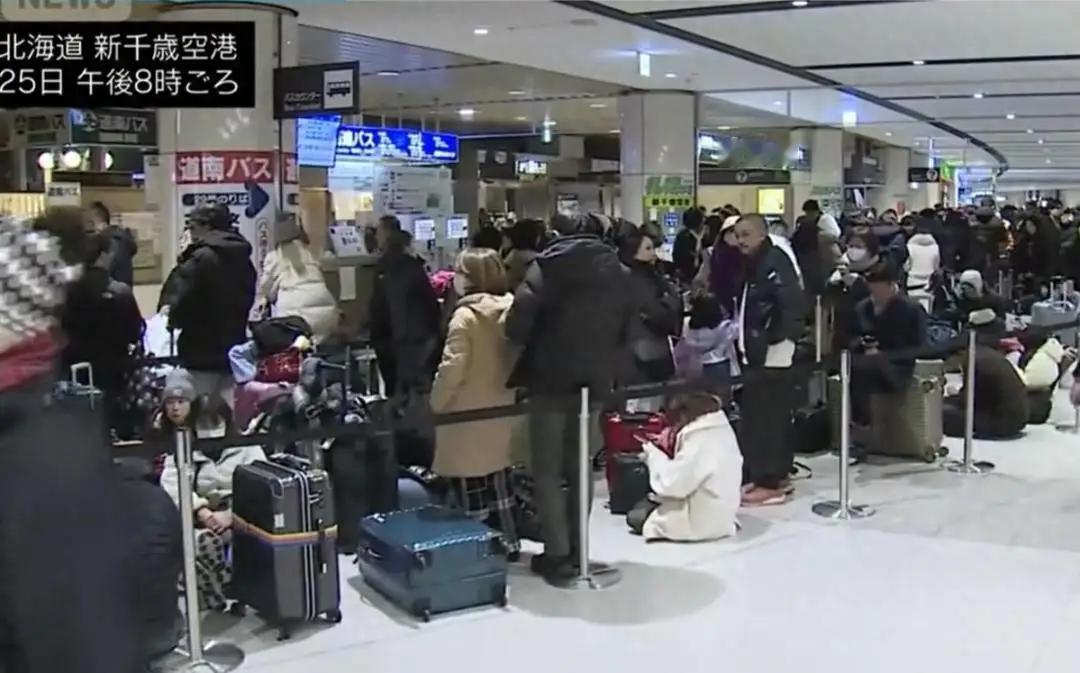 中日关系闹到今天这个地步，出现了一个极度反常的画面：在日本的中国人正大批大批地买