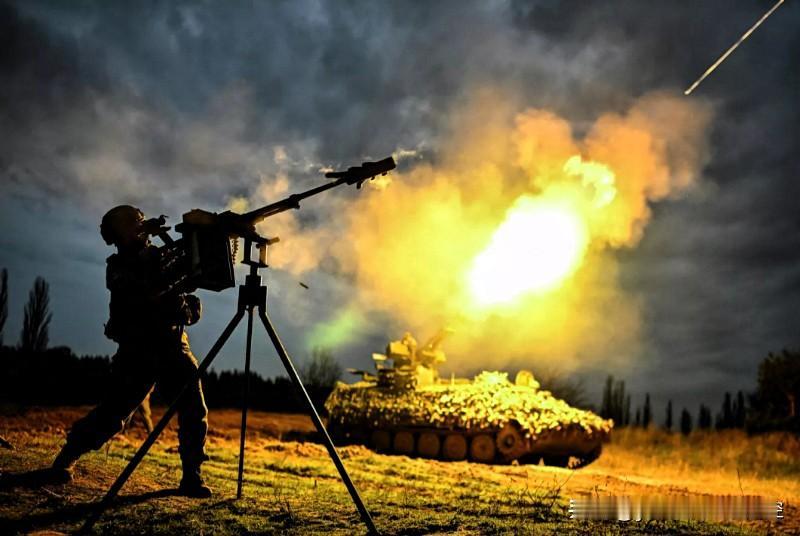 东部集群新闻中心12月2日发布消息：俄军东部集群第38摩步旅勇猛突击，