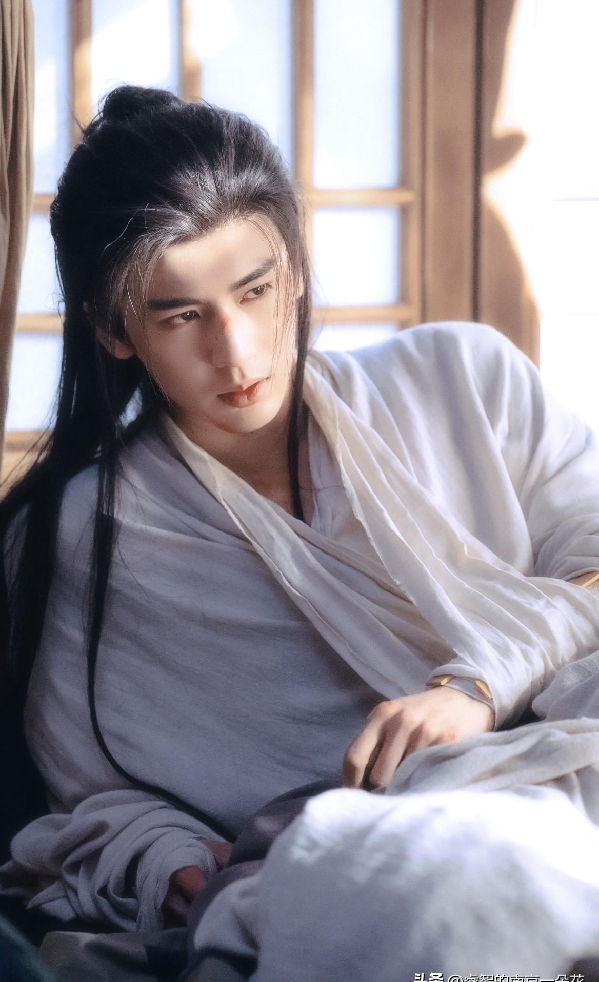 古天乐版杨过被拿来比了。不是小鲜肉，是190斤减掉15斤后、亲自上阵打戏的谢征