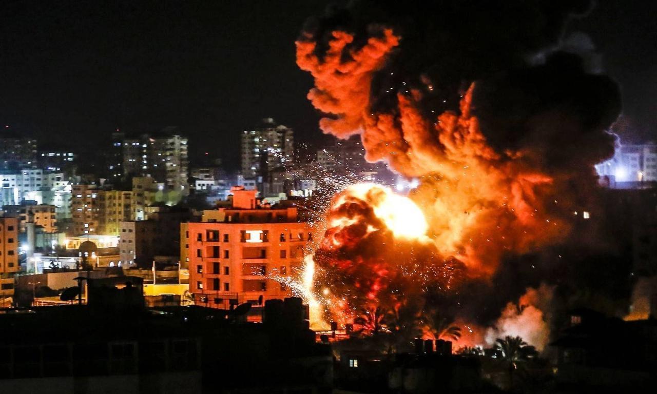 很多人有一种错觉，觉得只要自己老老实实上班，大国的博弈就永远落不到自己头上，别以