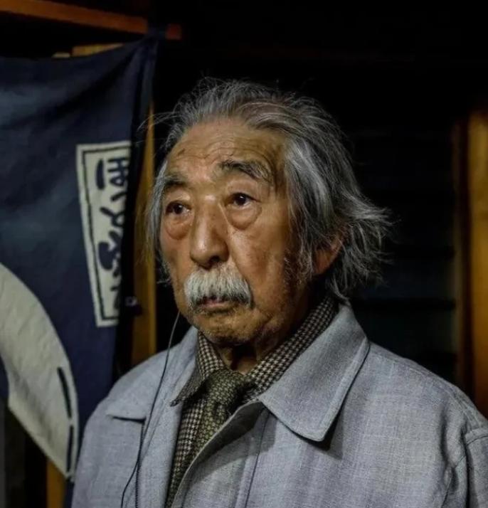 91岁的日本老兵，对着镜头说：如果中日再开战，我还想去。记者追问为什么，他理直气