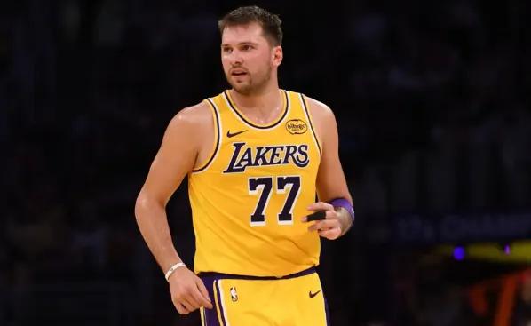 Siegel：二级腿筋拉伤通常需要4-6周康复，东契奇或次轮复出04月05日讯