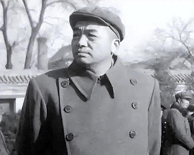 彭老总一直位高权重，但是他曾经担任过一个职务，两位上级却都是他的老部下，这是什么