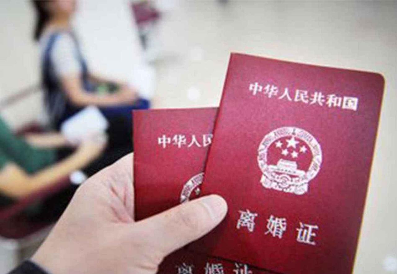 🌙失算了！重庆，女子和前夫离婚23年后，心里还有怨气，便赌对方会得癌症。于是，