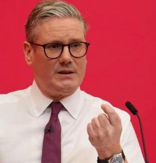 特朗普没想到，估计普京也没想到，英国首相居然当着全世界的面说：“中国，是世界三大