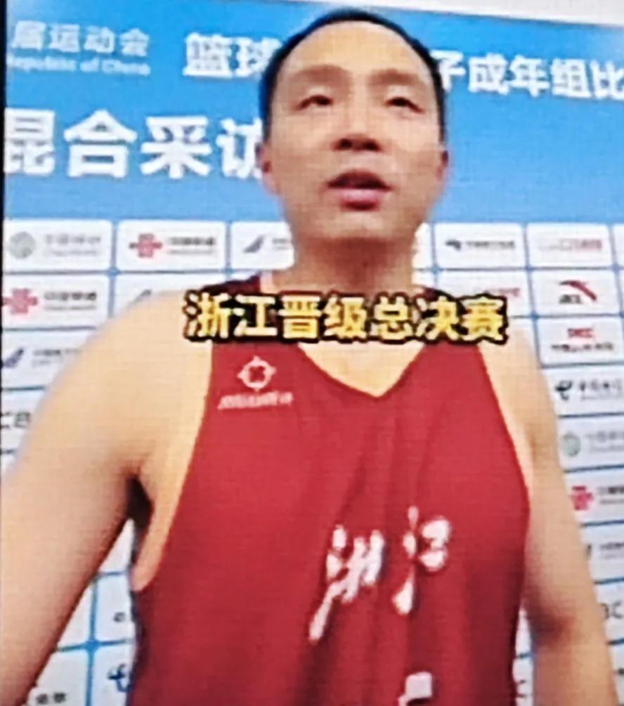 浙江进入决赛王奕博接受采访，有记者问徐杰先前带他吃宵夜吗？王奕博说:不是，是喝