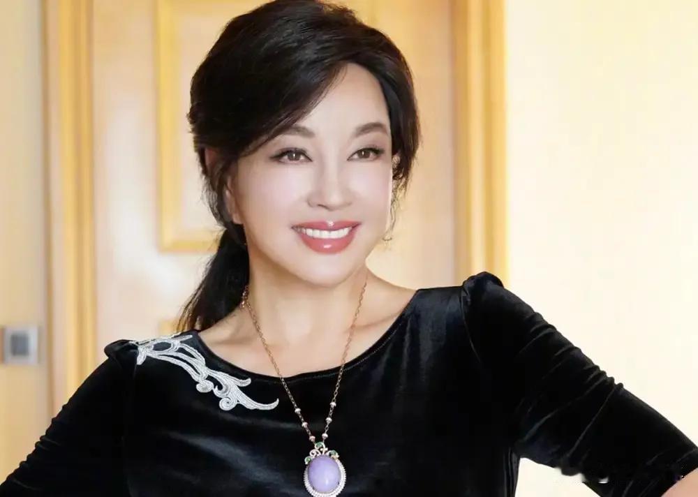 永远的刘晓庆:老夫爱她，敬她——刘晓庆是一位了不起的女人。在事业上，刘晓