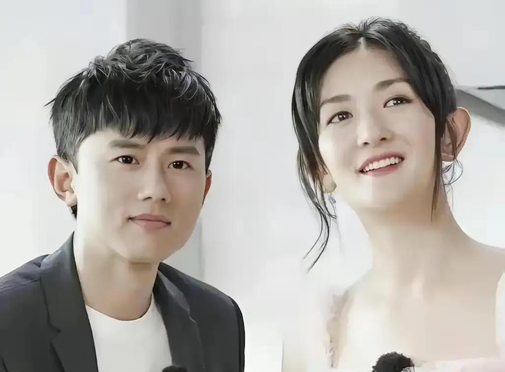 张杰在节目里红着眼说，当年自己跑小场子、被嘲唱功差，谢娜拎着行李陪他挤绿皮车，还