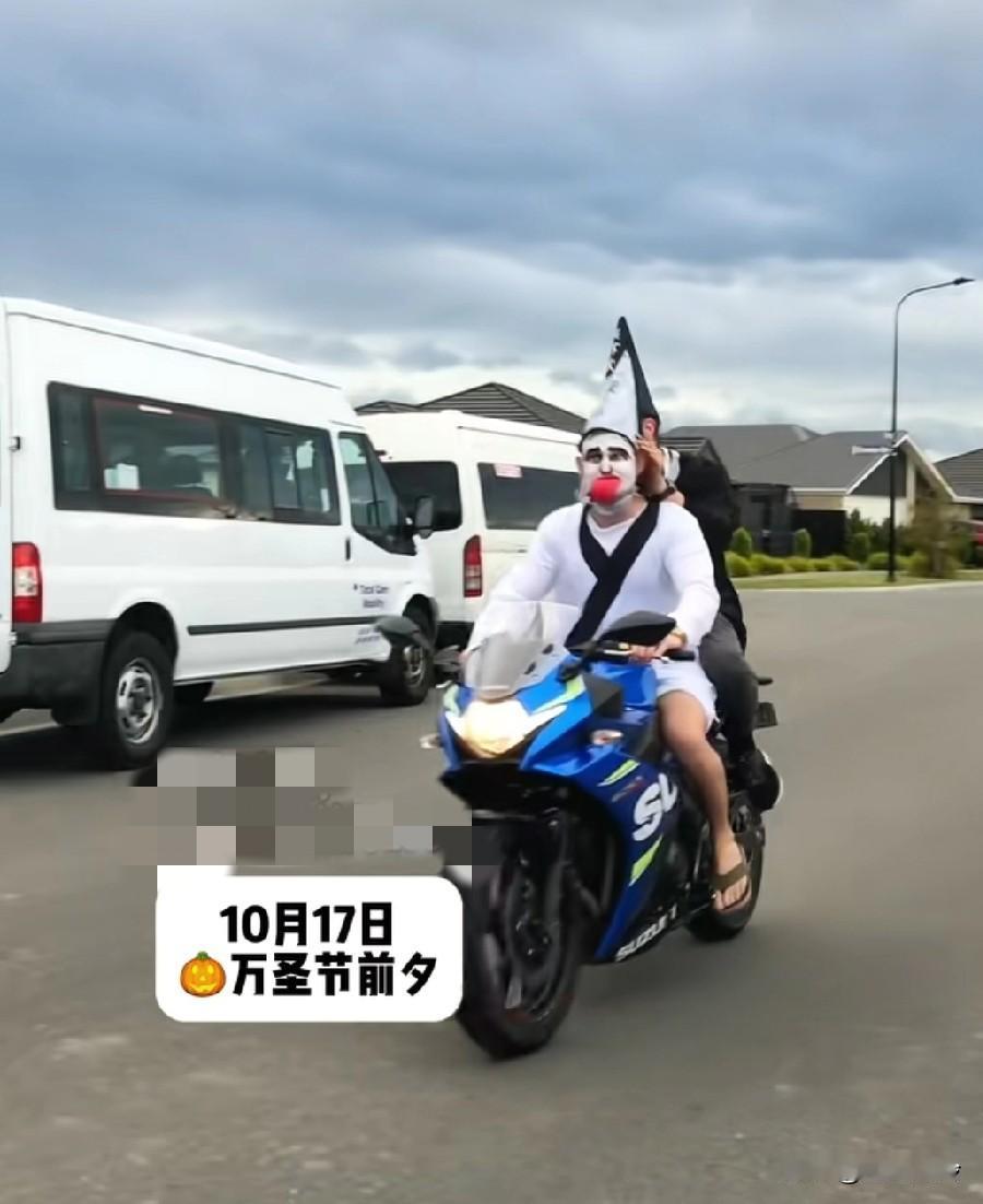 中国文化终于还是传出去了，新西兰基督城万圣节惊现黑白无常，他们还知道同时出现这