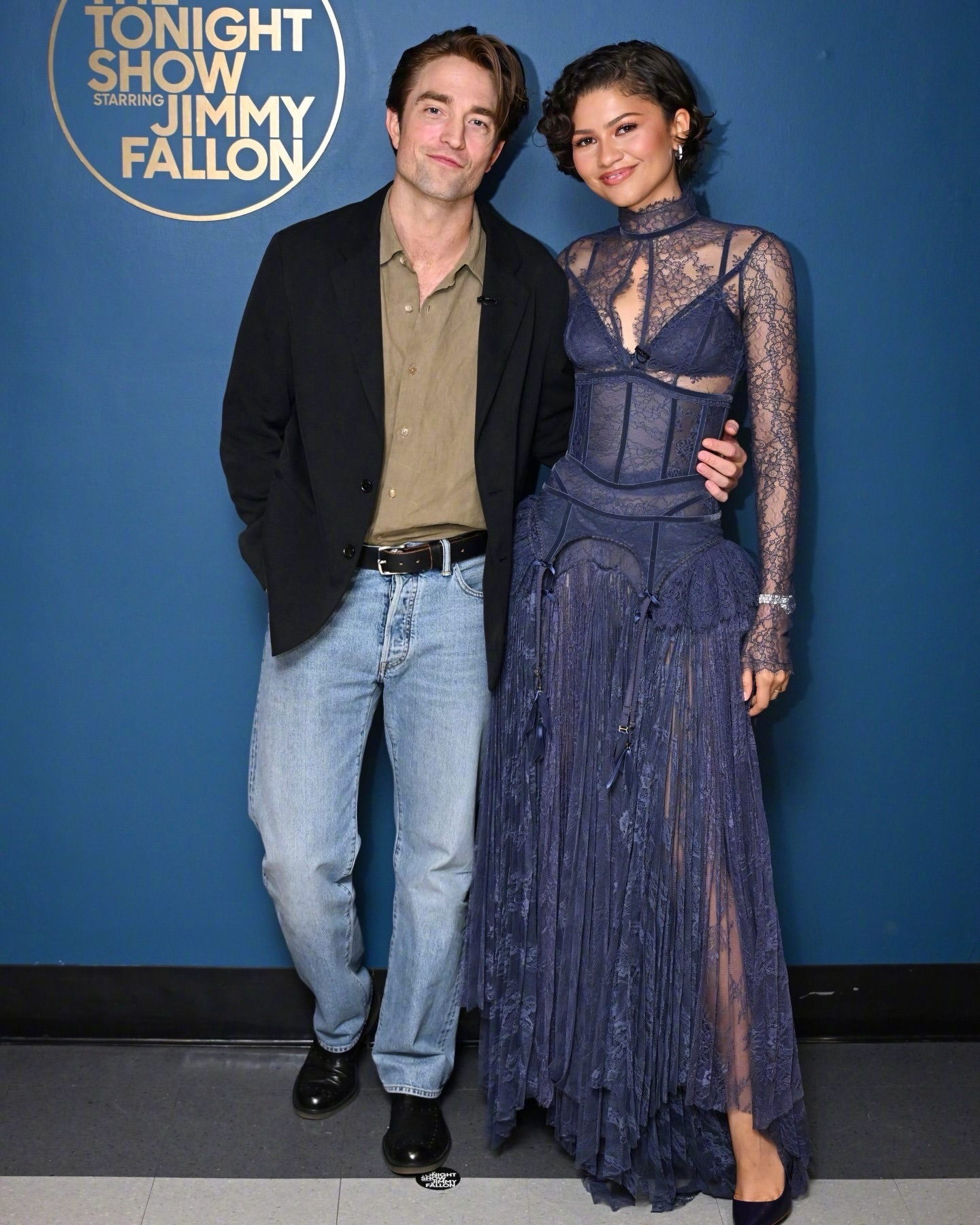 现身纽约参加《今夜秀》（TheTonightShow）录制的赞达亚和Robe