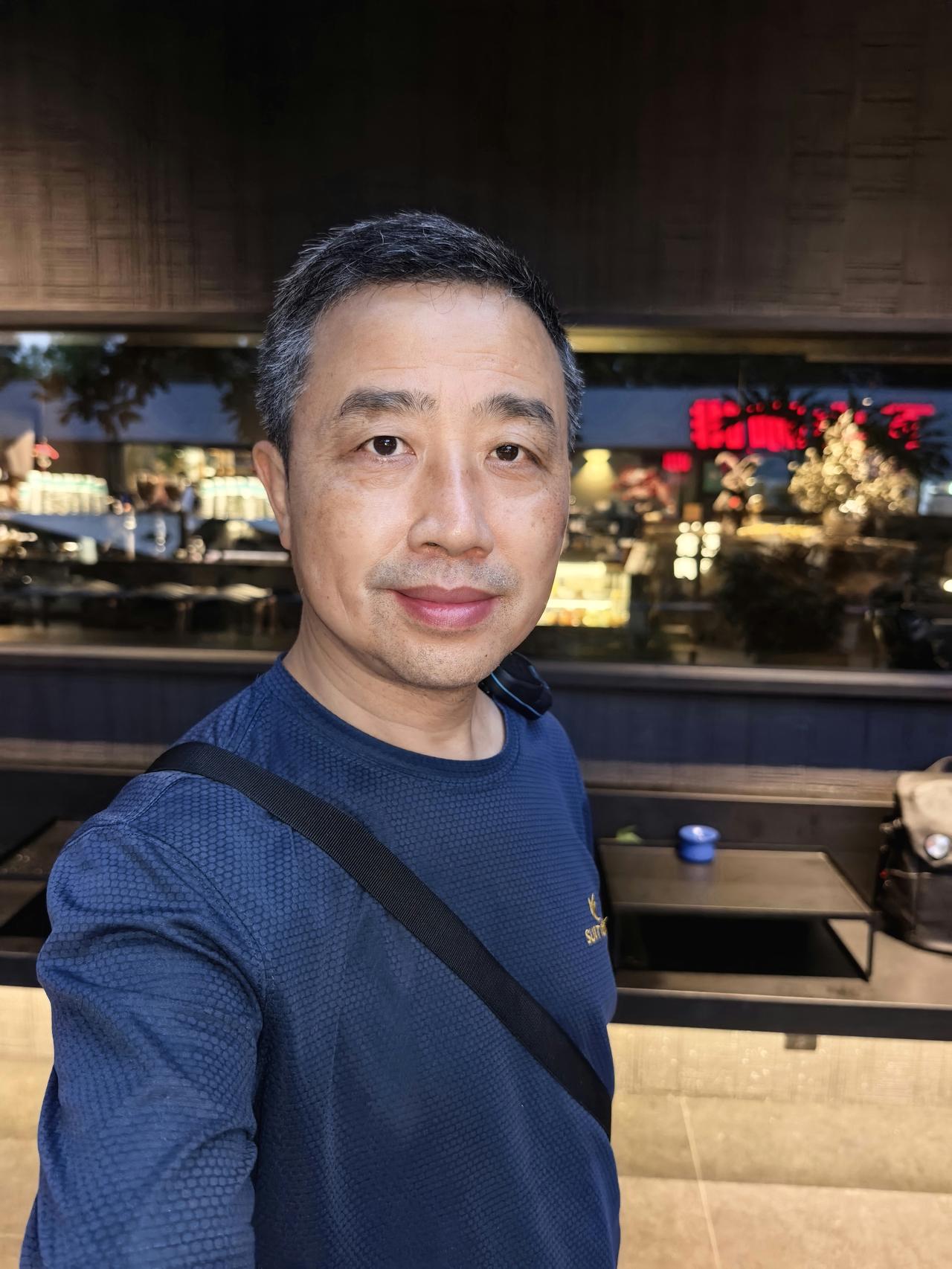 退休了，戒烟、戒酒，控制体重，保持愉快心情。生命从来不是按年龄离场，而是随