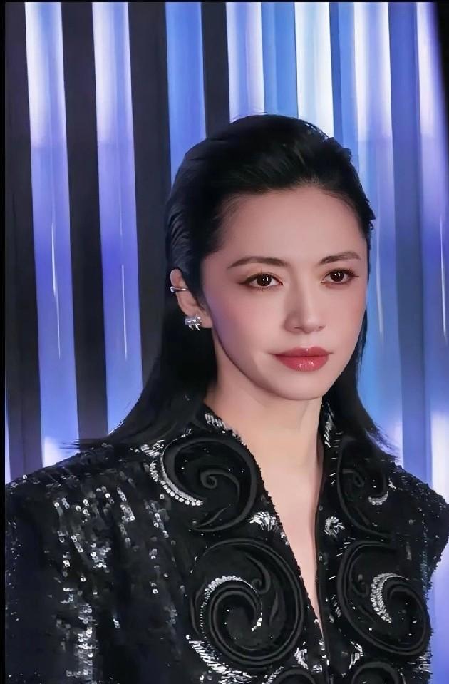 现在全网最尴尬的估计就是姚晨了吧，不是因为她离婚了，也不是因为她发声明了，而