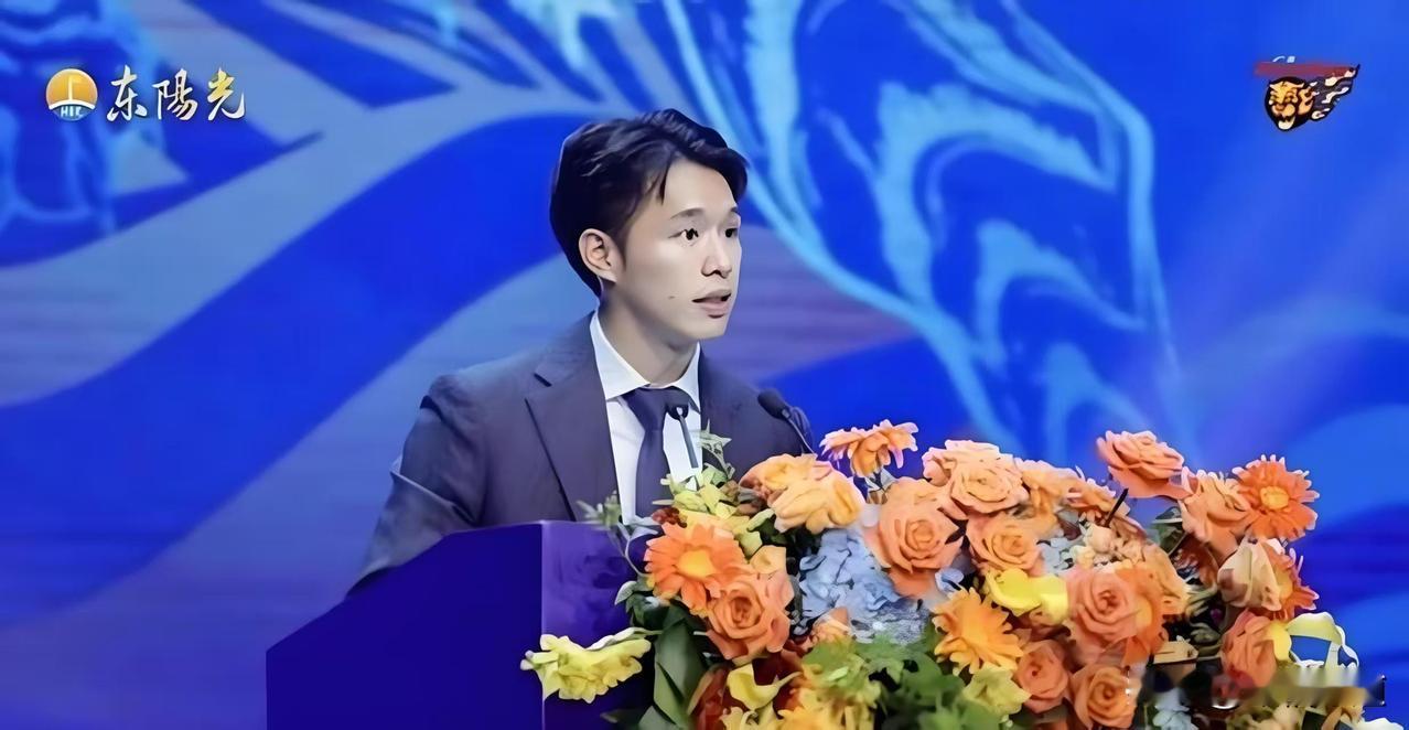 陈浩峰门清，俱乐部一下子少了杜锋和朱芳雨两大功勋，宏远的根基有点松动，管理层的工