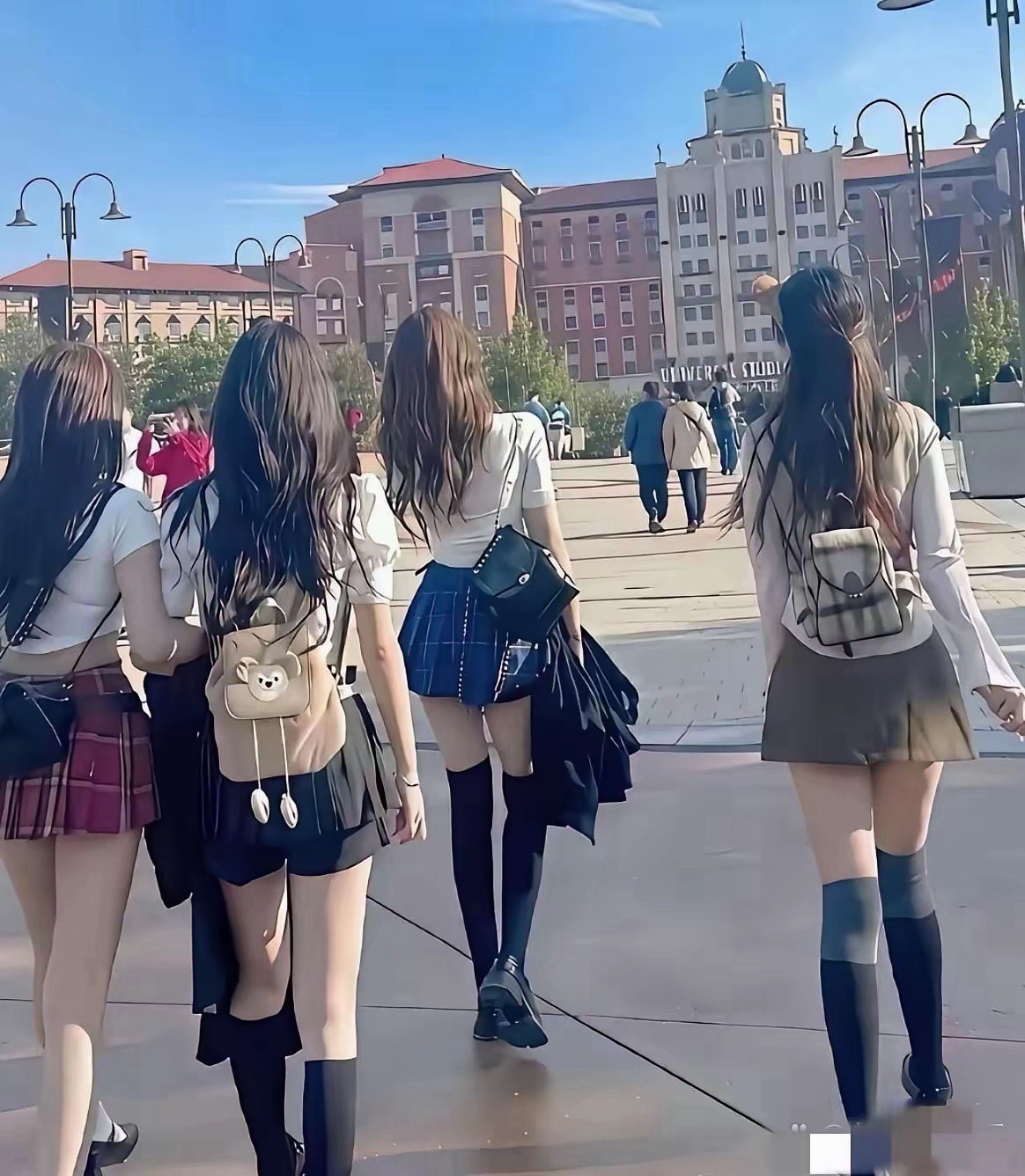 右边是大一，左边是大四
