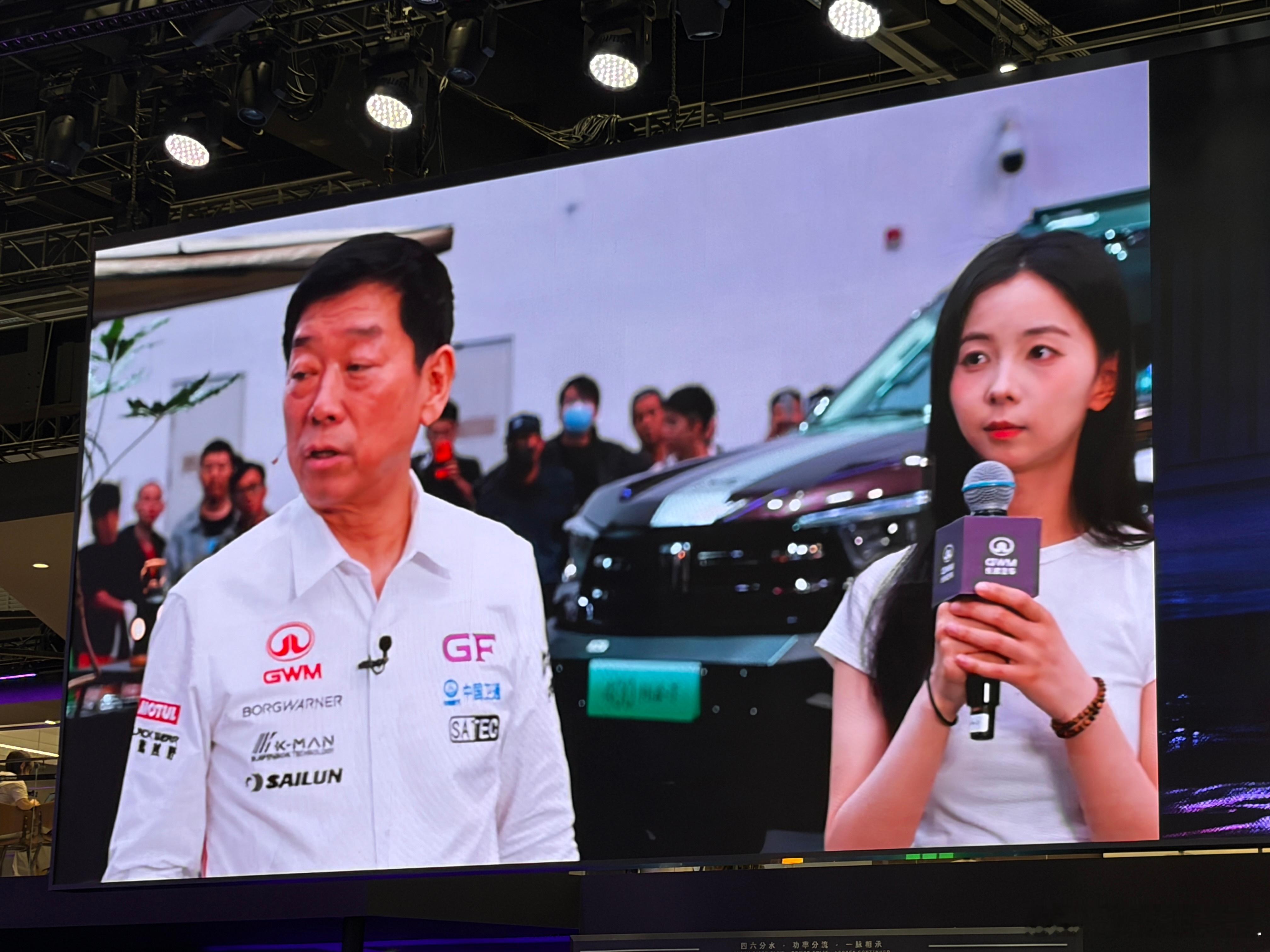 给你们看看CC的柴油车车主的用户画像。我是柴油坦克300车主对吧？这位美女是柴油