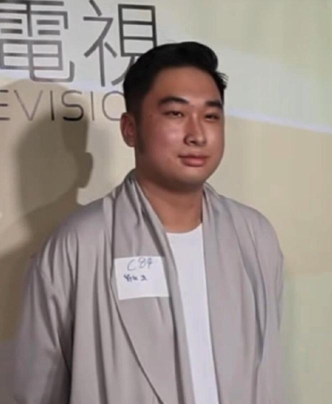 香港亚视开启艺员招募，影帝刘青云19岁的侄子刘凯浚也在其中。此前他曾报考TVB