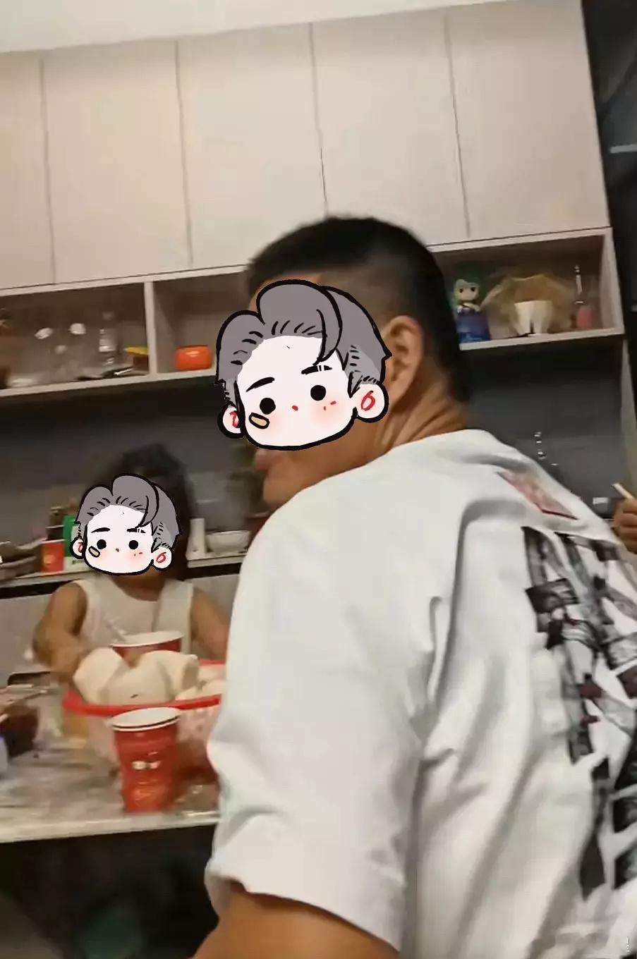 这爹以后等着儿子找个男朋友吧，有毒​​​