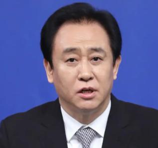 许家印倒台快三年，2.4万亿的雷还没炸完，他手下一个踢球的，光卖广州一套房就净赚