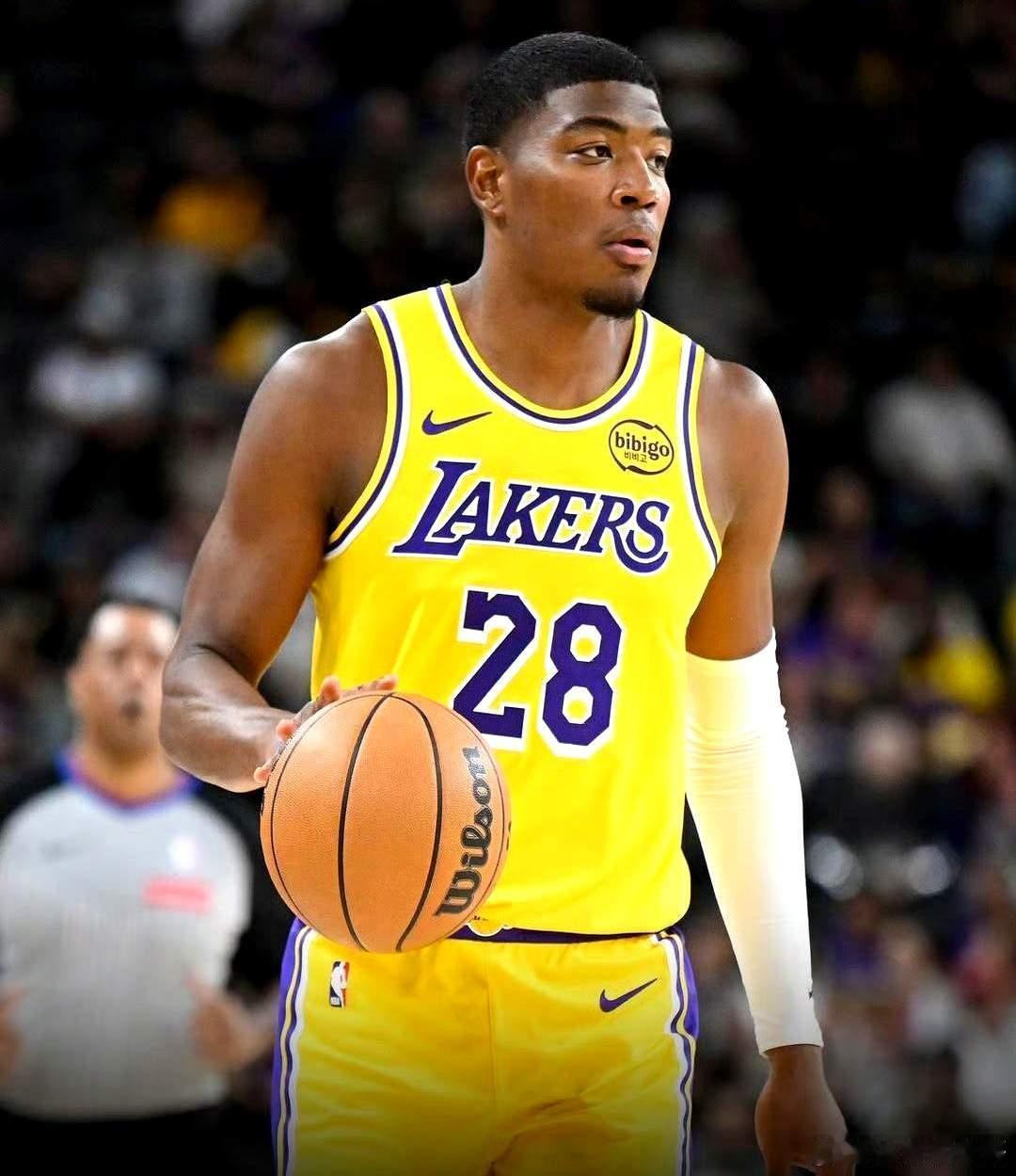 确实离谱……八村垒打了23分钟仅仅获得1次出手机会，这简直荒唐至极。而八村自己表