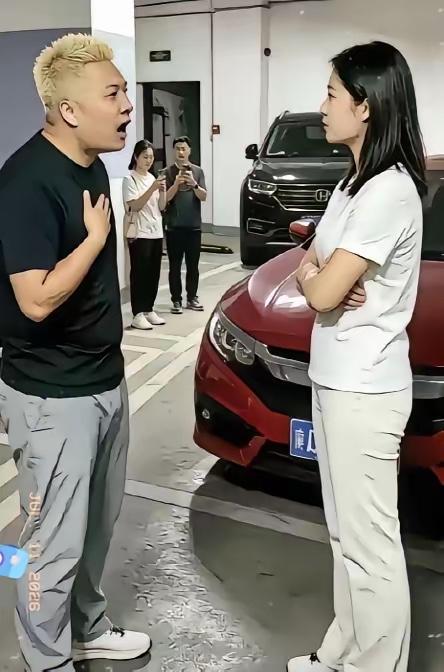 立贴为证，她只是暂时“害怕”了，所以道歉了事、消舆论。待这事热度过去，她应该会“