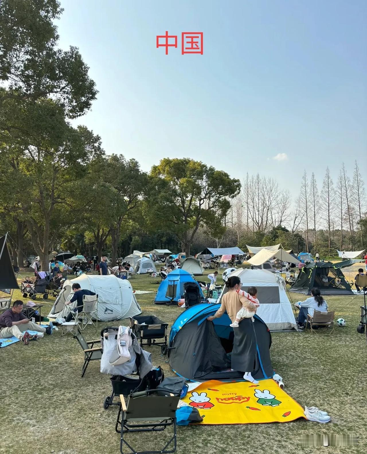 中国式露营就是搭帐篷，而韩国、日本人露营却是席地而坐。这个现象是很有趣的，反映出