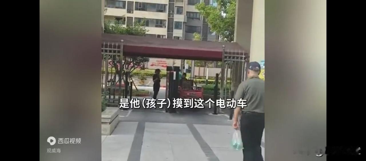 近日，武汉某小区发生了一件令人悲痛的事件，一名三岁的儿童因为不小心触碰到旁边停放