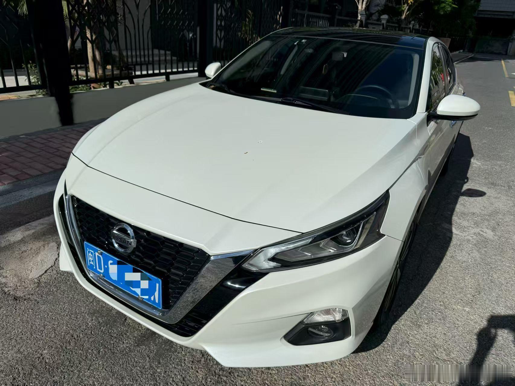 今天新到的22年天籁，一手车跑了3.6万公里，左后叶和后盖有喷漆，左后尾灯换了一