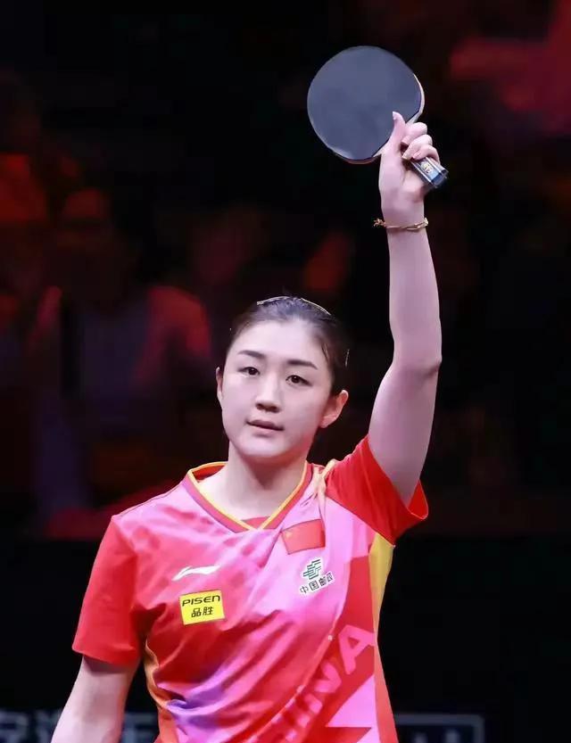 #陈梦发长文#陈梦在一次访谈中坦言，你以为在集体里就得拼命搞关系？大错特错！陈