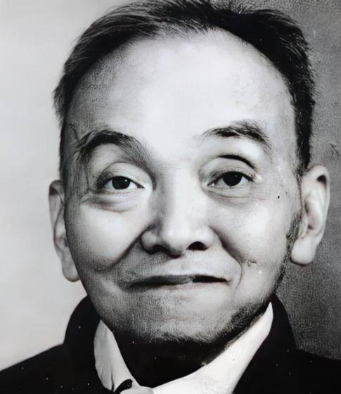 1949年4月，国民党少将范纪曼要被执行死刑，临刑前，他说要上个厕所，但谁也没有