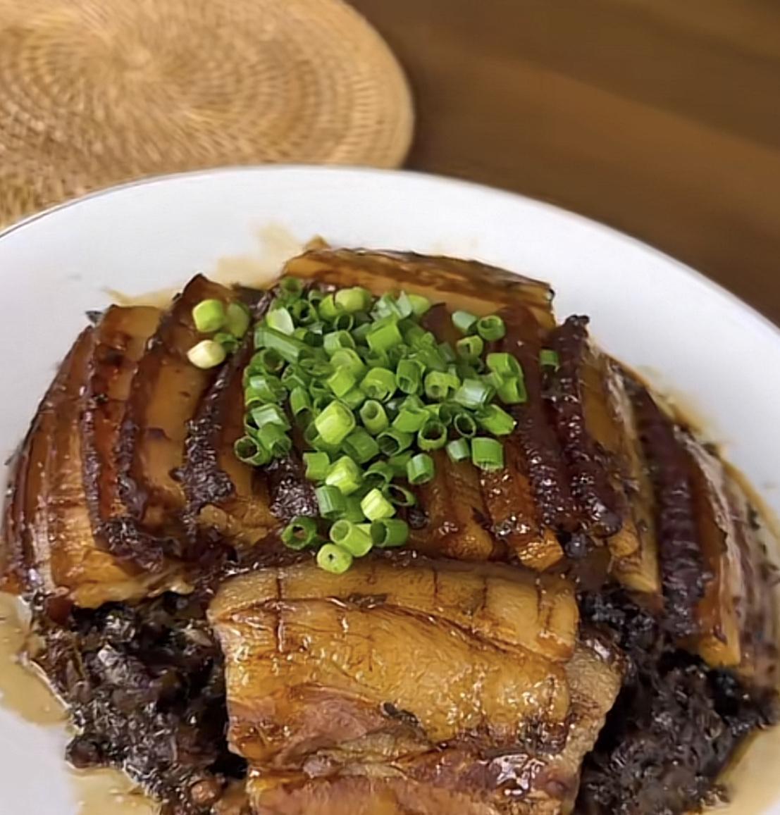 昨晚在佛山和朋友聚餐，在石湾一家饭店吃饭，那家饭店的生意非常火爆，一至三楼都是客