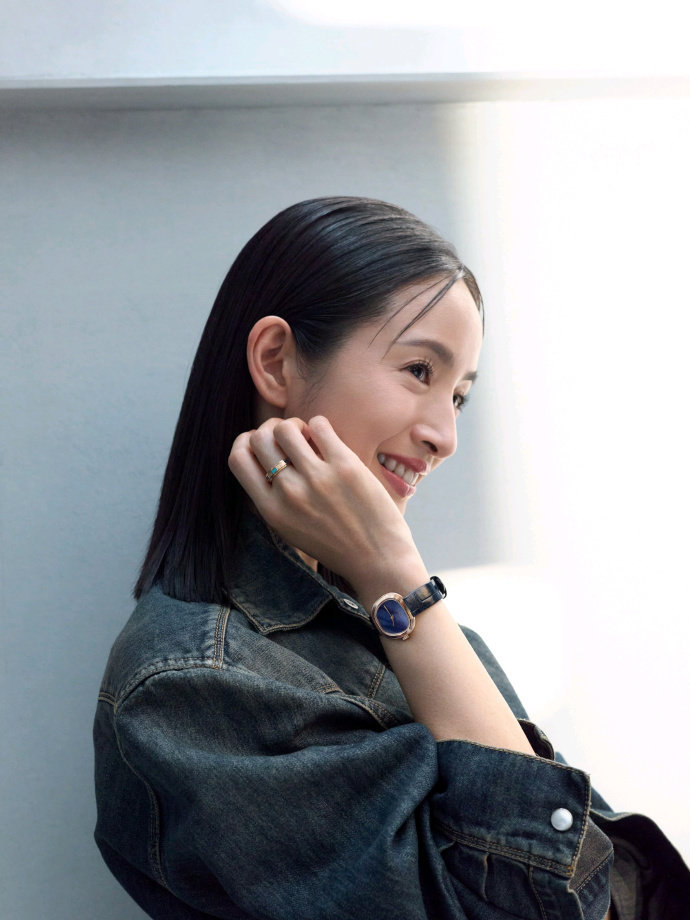 #人总是会反复爱上林依晨#谁懂这种反复心动的感觉！林依晨在花少里为殷桃实时翻译，从容又利落。褪去荧幕