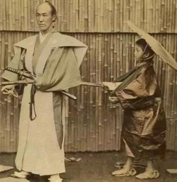 日本这个国家，最终的归宿应该和准噶尔类似。历史上清王朝本来对准噶尔没什么兴趣。