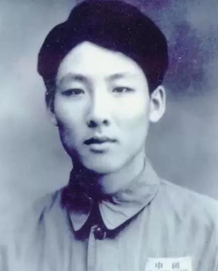 1950年的元宵节，孙家栋正准备回家。食堂飘来的诱人香气吸引了他的注意——红烧肉