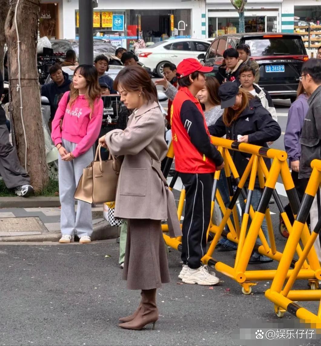 现实中的孙俪这么矮吗？给人一种娇小玲珑的感觉。​​​