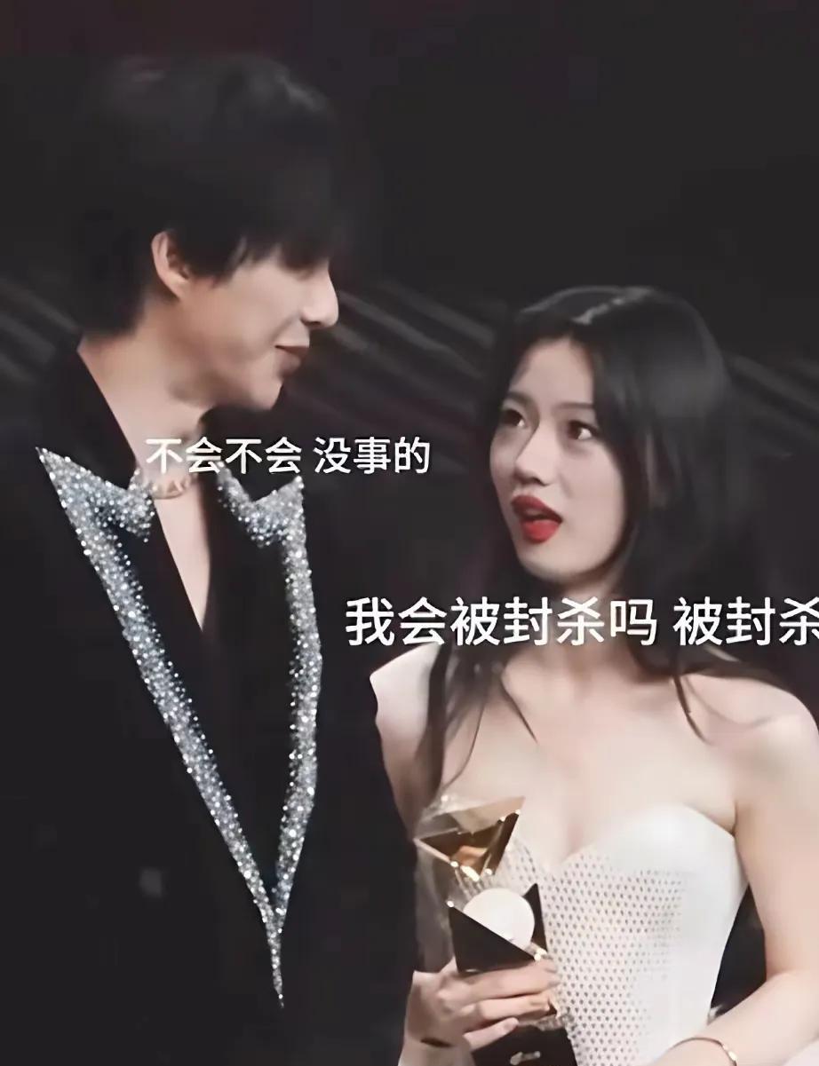 明明才过了一年，看她的样子像过了几十年一样发言时问刘宇宁紧不紧张，一旁的刘宇宁