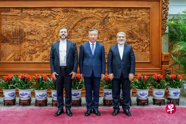 中国和伊朗高层再次举行会晤，特朗普要开始忐忑了。中国外交部8月23日发布新闻稿公