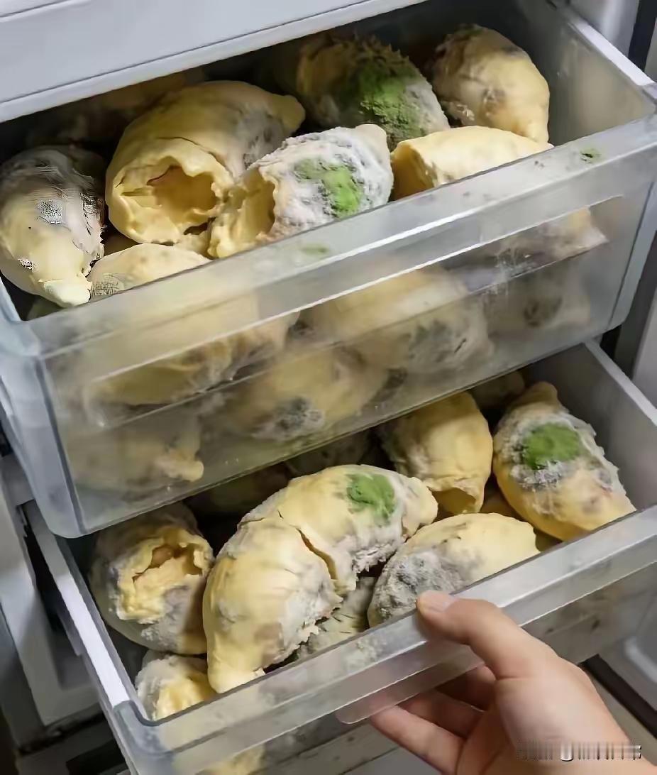 看到超市榴莲16.8一斤，觉得价格划算就大批量囤货，把冰箱两层塞得满满当当，