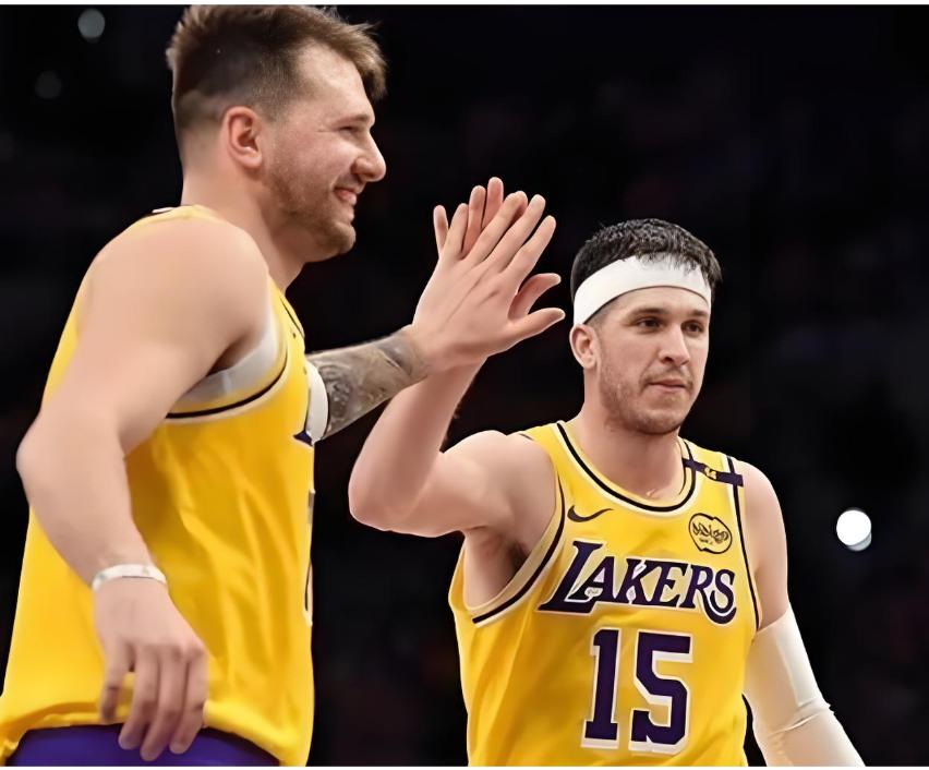 最新消息：东契奇和里弗斯这哥俩都去注射治疗了，为了早日复出真拼了啊！就在刚才医