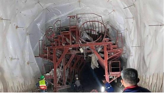 泰国铁路隧道再塌了，2死2伤，853亿泰铢大工程半年内第三次出事，工人拿命换进度