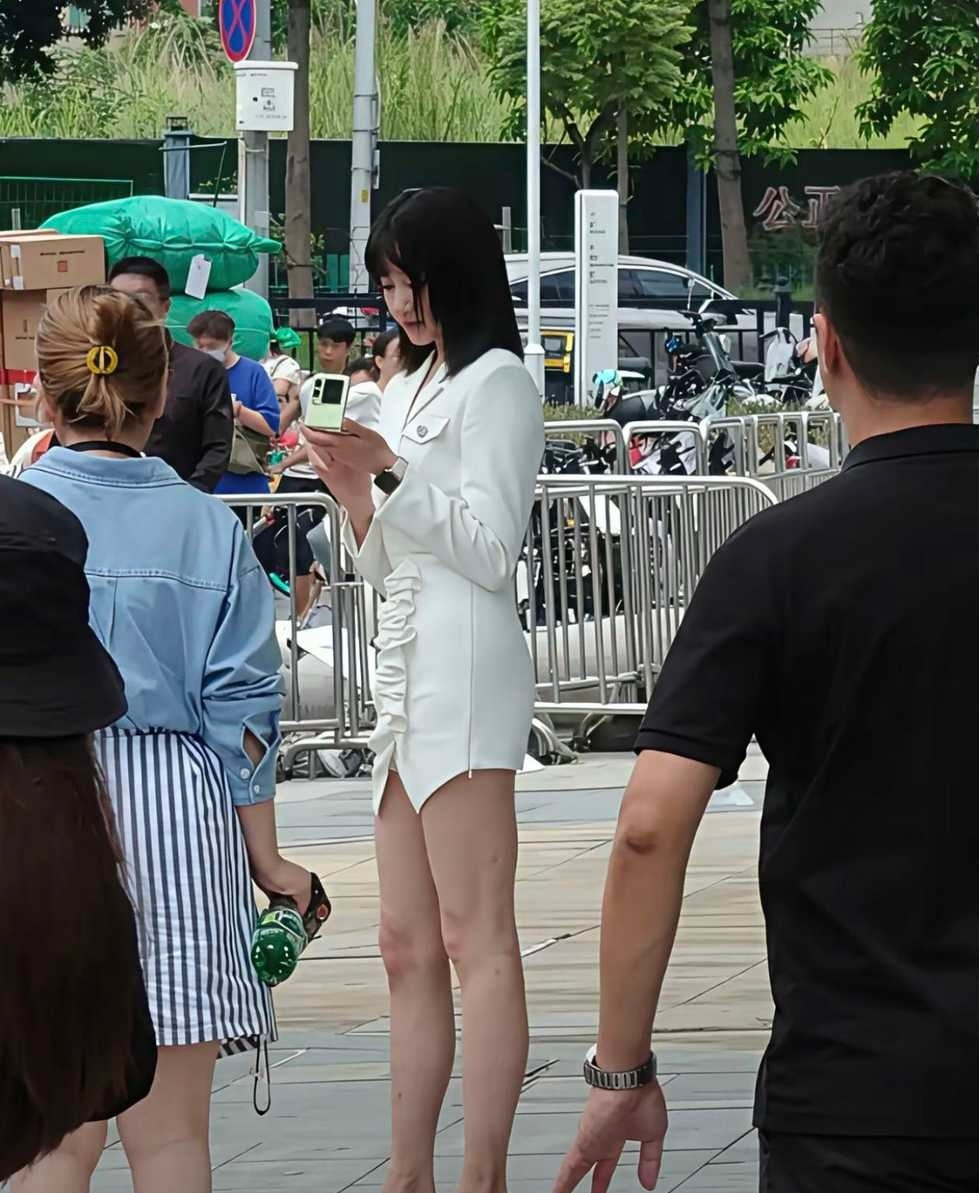 关晓彤的身材比例为啥那么奇怪？