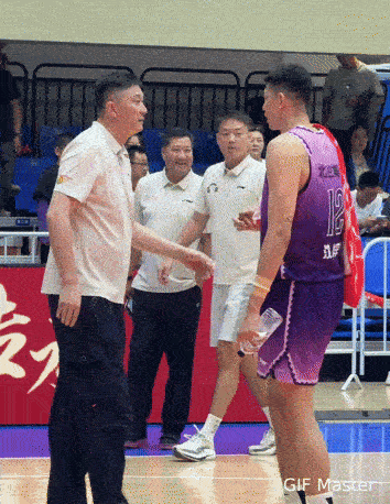 这一幕有点意思哈哈哈，杜锋指导一过来沈梓捷秒怂[笑着哭]，仿佛在说：小沈啊，你