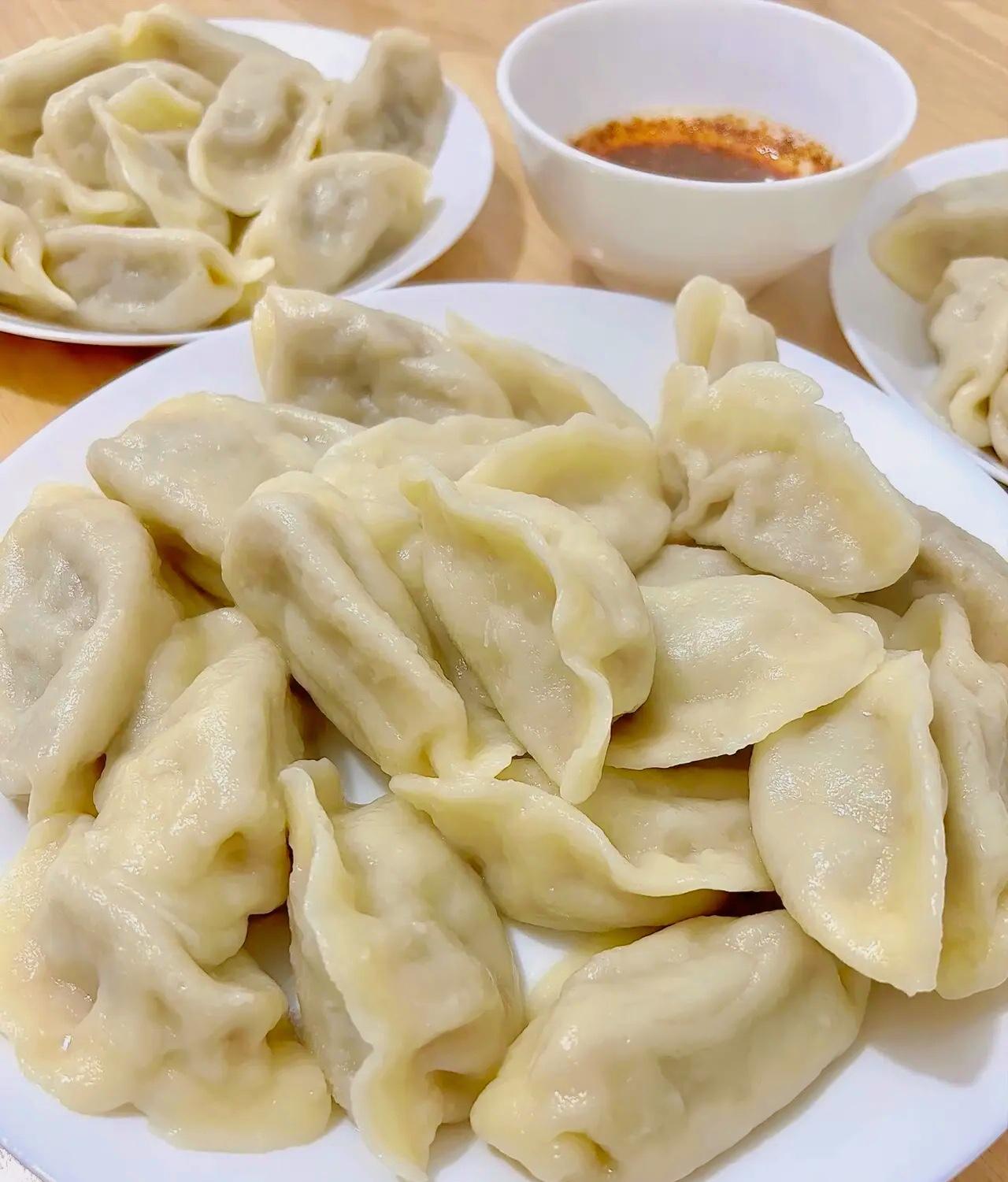 我估计想离婚的心都有了！老公月薪两万一年二十四万，回家往沙发一瘫就打游戏，油瓶