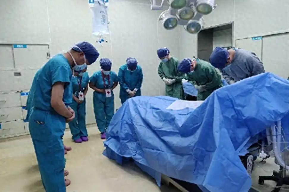 49岁的老周在家中突然离世，明明每天都按时吃降压药，却因为5个要命的疏忽丢了性命